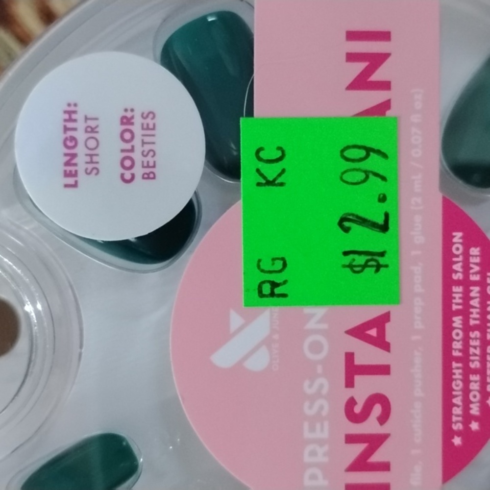 Green Press-On Nails 5/$20 - Picture 4 of 4
